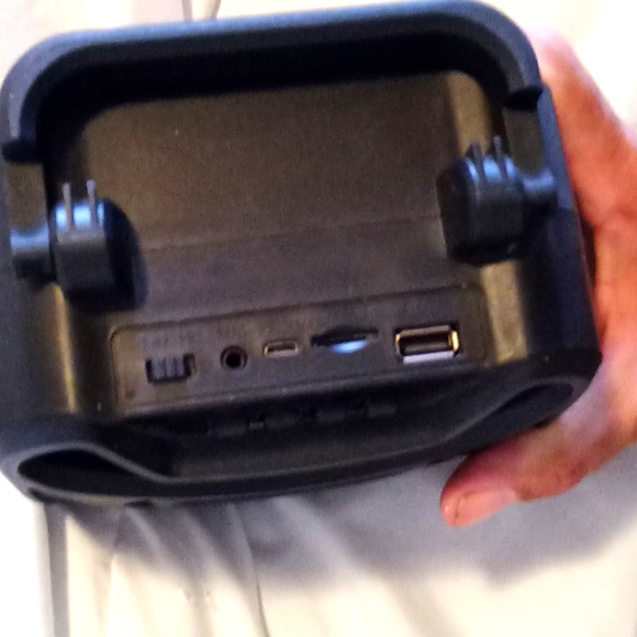 Bluetooth Speaker - Picture 3 of 4